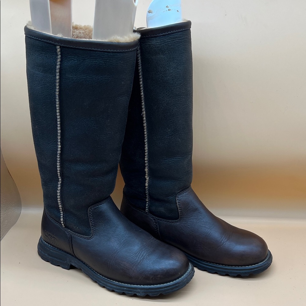UGG Brooks Tall Brown Leather Shearling Flat Boots Style 5490 Size 6 Women’s